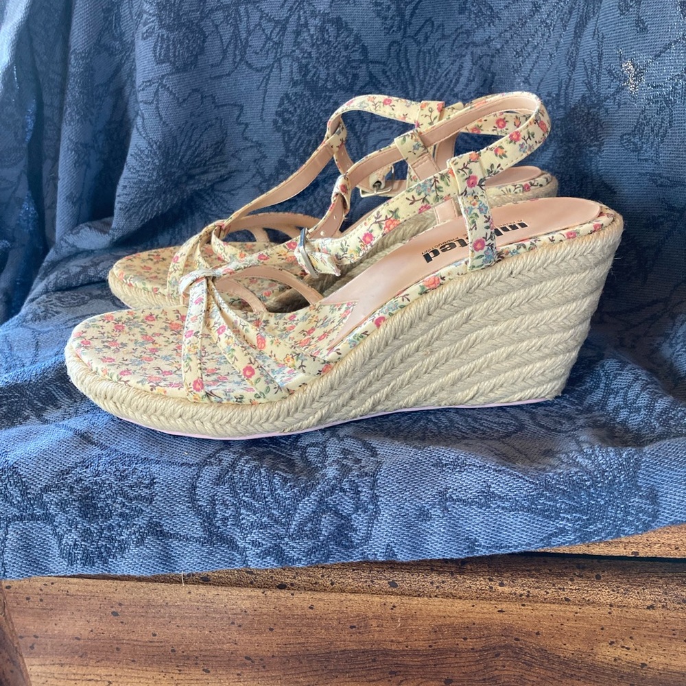 Flowered heels